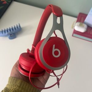 BEATS BY DRE OVER EAR HEADPHONES
